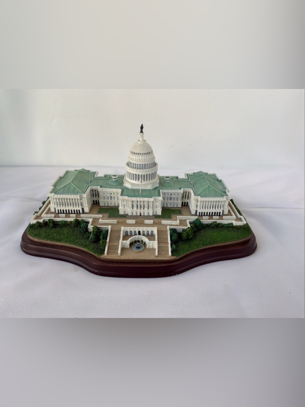 Danbury Mint U.S. Capitol Building Landmark Sculpture Replica Washington D.C.